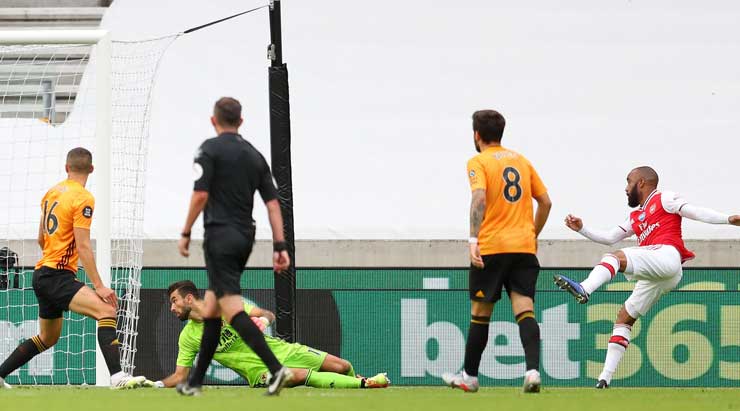 Lacazette erzielt das 2:0 gegen Wolverhampton
