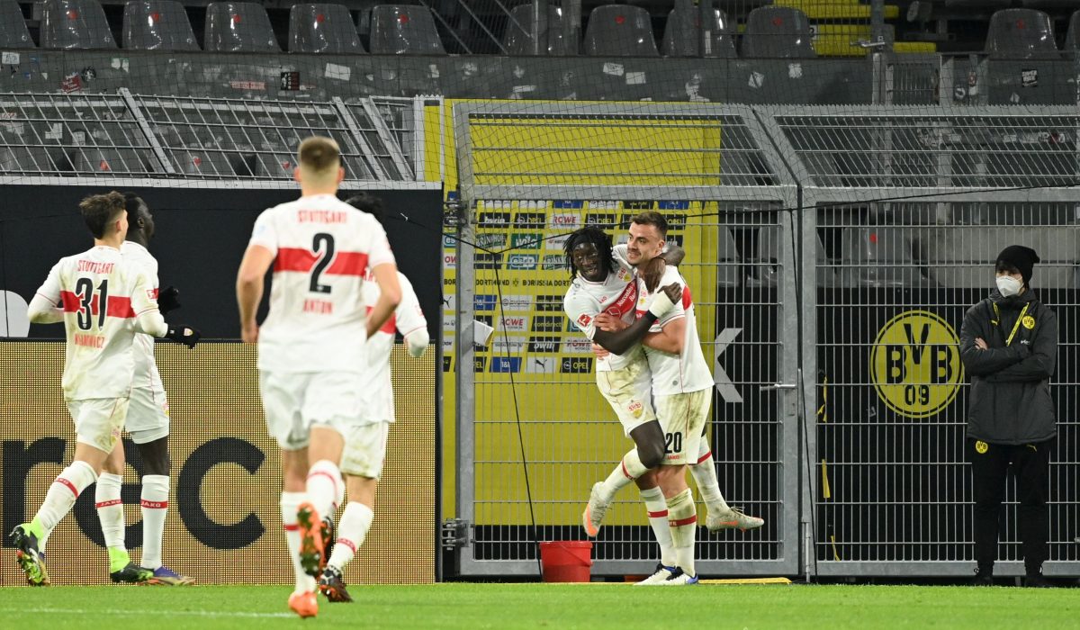 VfB-Spieler bejubeln ein Tor gegen den BVB